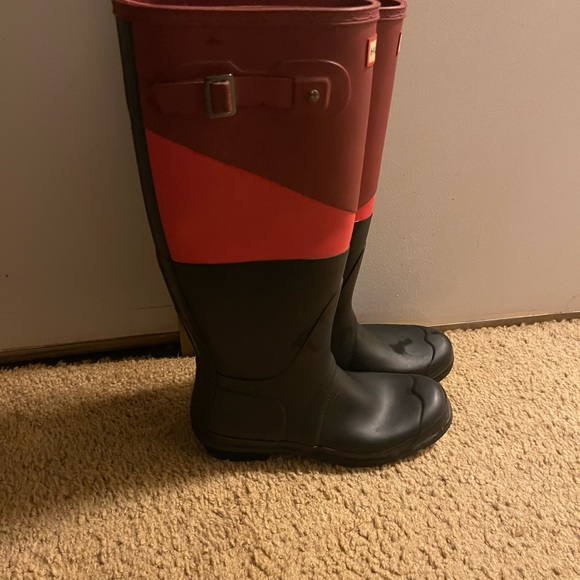Hunter Classic Red Boots - Picture 2 of 6